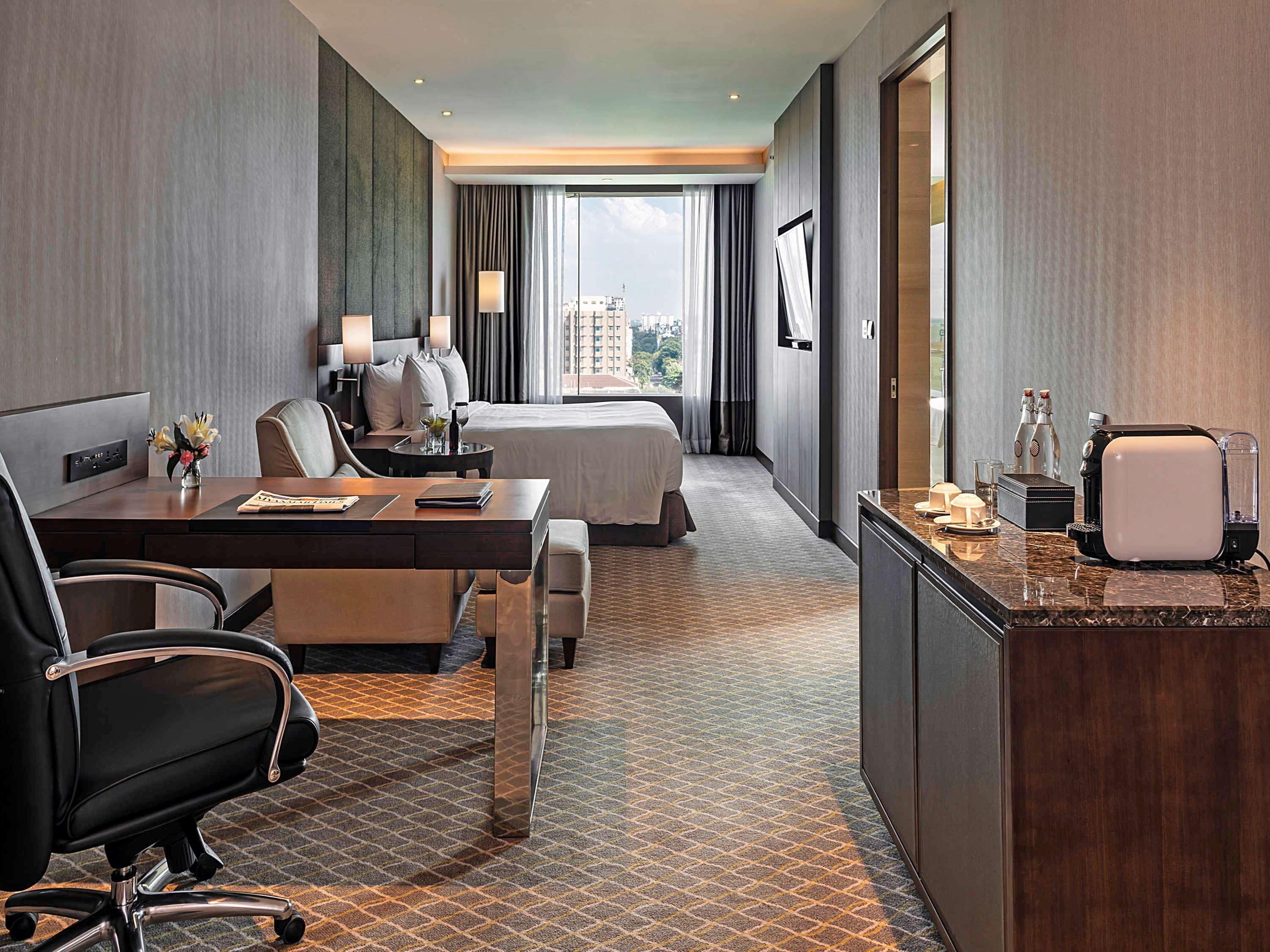 Pullman Yangon Centrepoint Hotel Exterior photo